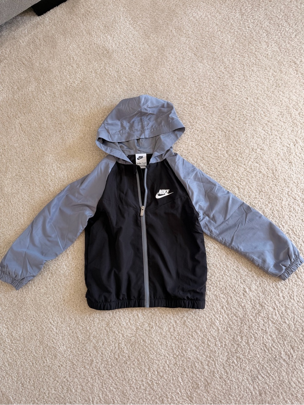 Nike Kids Black Body with Light Gray Hooded Windbreaker jacket size 6-7